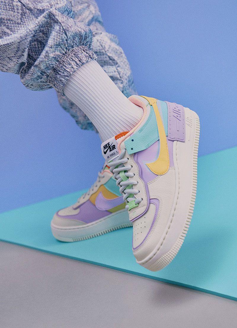 Back to school perechi de sneakersi